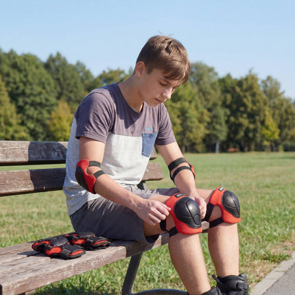 Skate Protective Gear Set, Wrist Elbow Knee, Red M