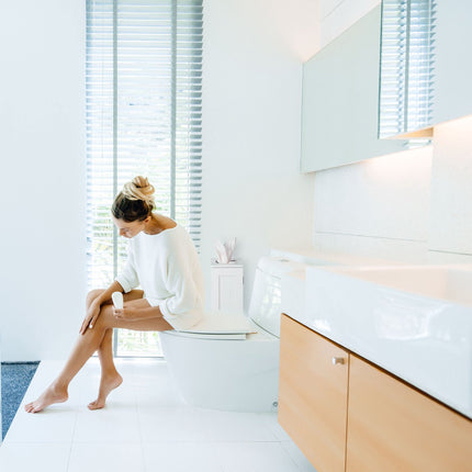 Slim toilet cabinet with 2 shelves