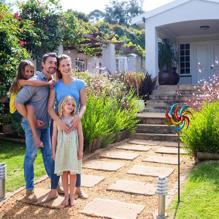 Solar cell-based wind turbine for the garden