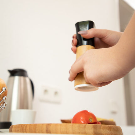 Spice grinders in sets of 2