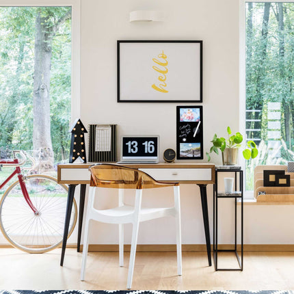 Stylish magnetic glass wall with accessories