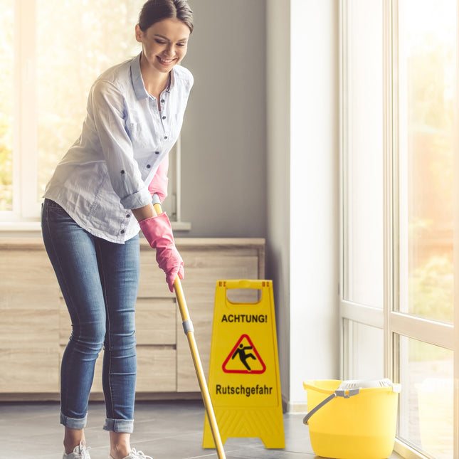 Stand-up display for slip hazard in a set of 2