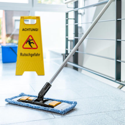 Stand-up display for slip hazard in a set of 3