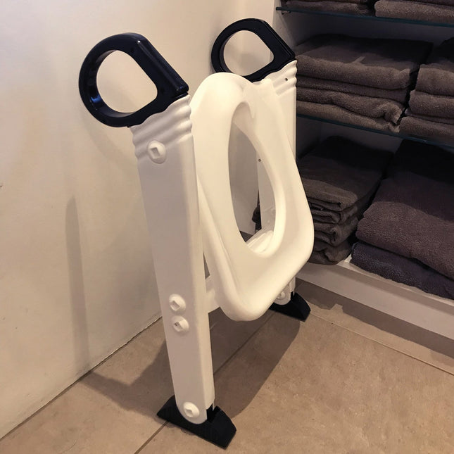 Toilet trainer with stairs