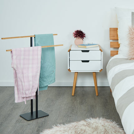 Towel rack with T-design