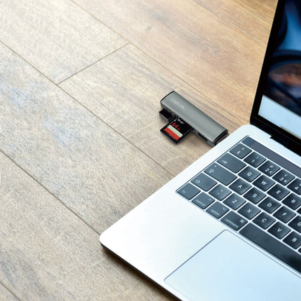 USB hub (USB 3.2 Gen2) Memory card reader/USB-A