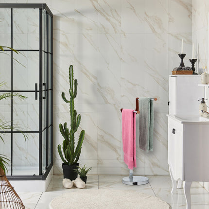 Vertical towel rail