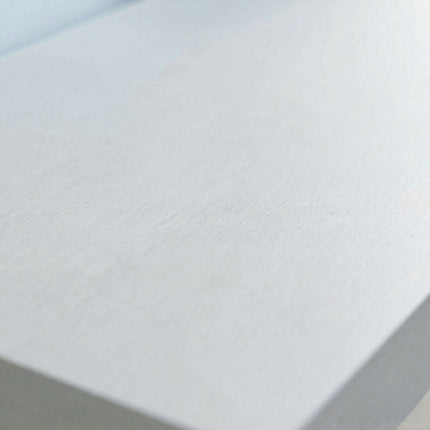 Wall-Mounted Floating Shelf With Metal Bracket