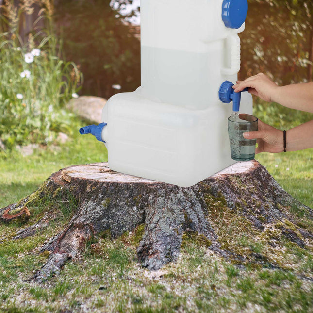 Water jug with tap
