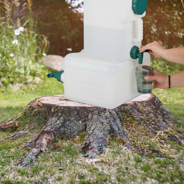 Water tank with faucet