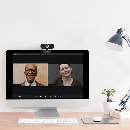 Webcam HD 1080p with built-in microphone