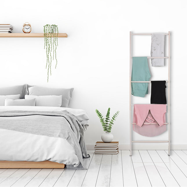White towel rack with 6 pegs